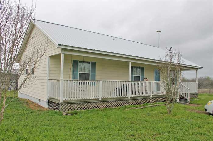 photo 1: 199 Sunset Trail, Luling TX 78648