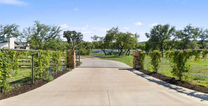 photo 2: 600 County Road 414, Spicewood TX 78669