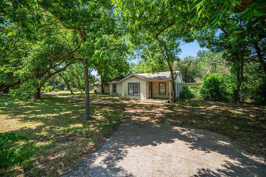 photo 3: 2923 Pecan Springs Road, Austin TX 78723