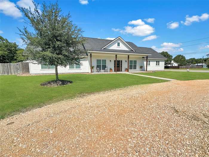 photo 2: 317 N Market Street, Flatonia TX 78941