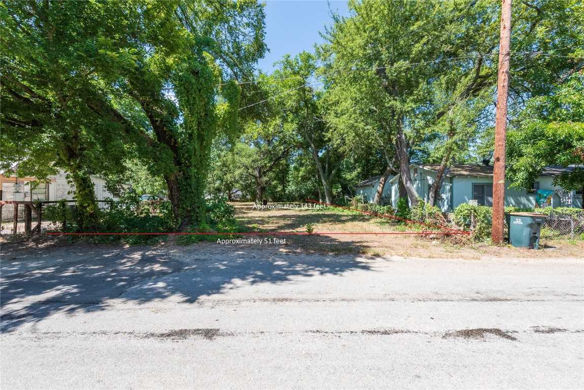 photo 1: 1110 E Crockett Street, Luling TX 78648