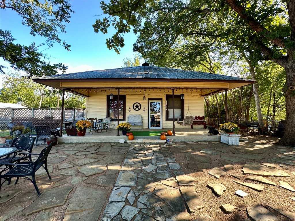 photo 1: 309 Central Avenue, Elgin TX 78621