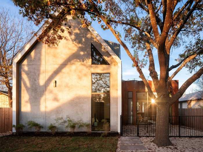 photo 2: 505 Normandy Street, Austin TX 78745