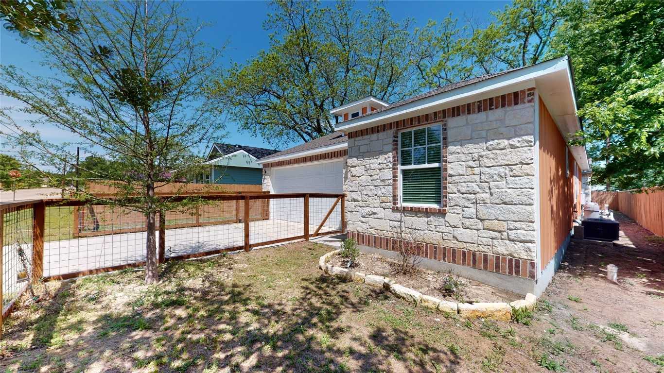 photo 1: 632 S Polk Street, Giddings TX 78942