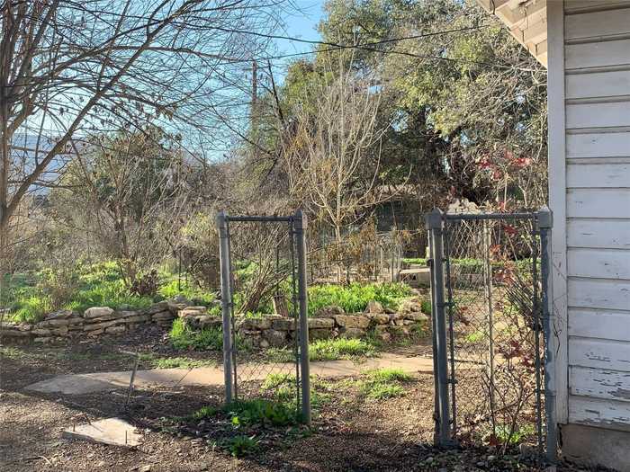 photo 2: 4417 Garnett Street, Austin TX 78745