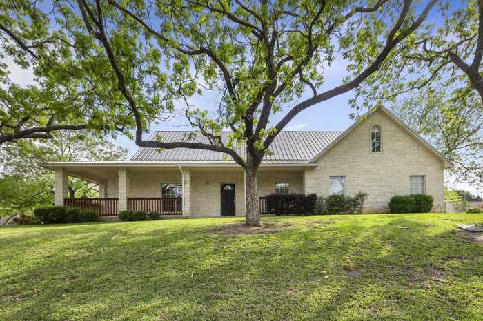 photo 2: 401 Stewart Street, Meadowlakes TX 78654