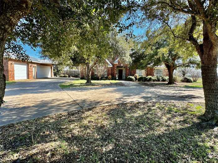 photo 2: 820 Perry Lane, Thorndale TX 76577