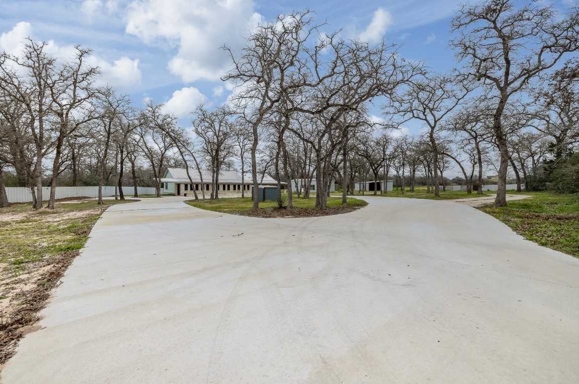 photo 3: 1415 E Highway 90 Highway, Luling TX 78648