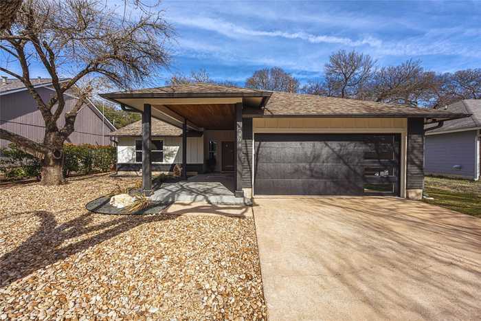 photo 2: 2404 Monarch Drive, Austin TX 78748