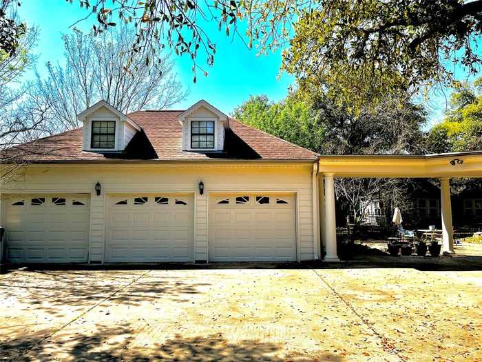 photo 2: 266 Monroe Street, Giddings TX 78942