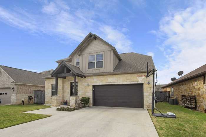 photo 2: 307 Limestone Street, Meadowlakes TX 78654