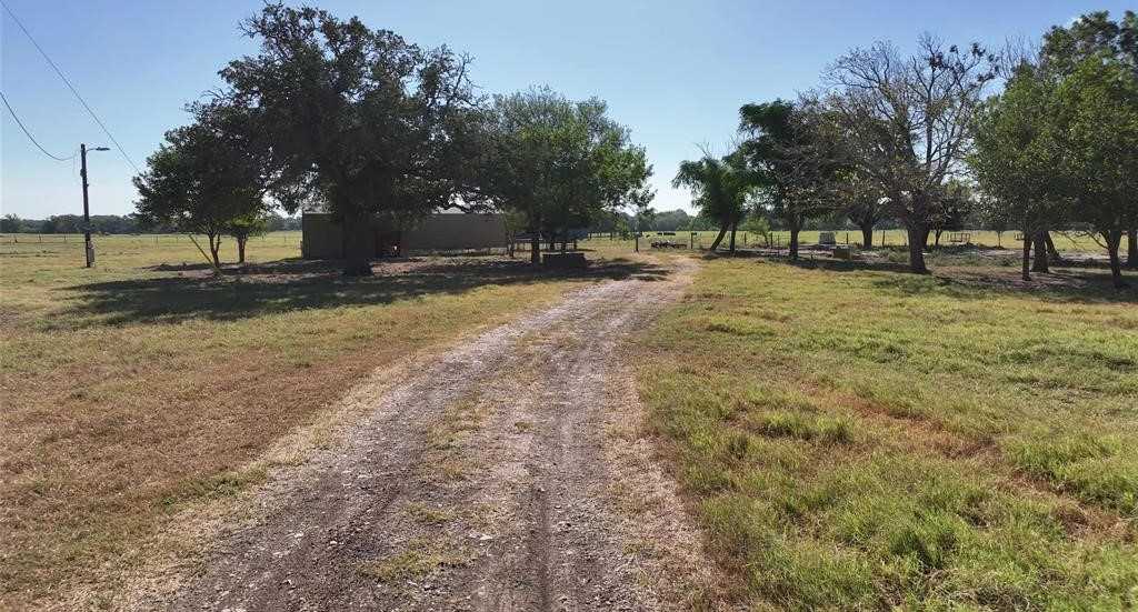 photo 3: 1958 County Road 106, Paige TX 78659