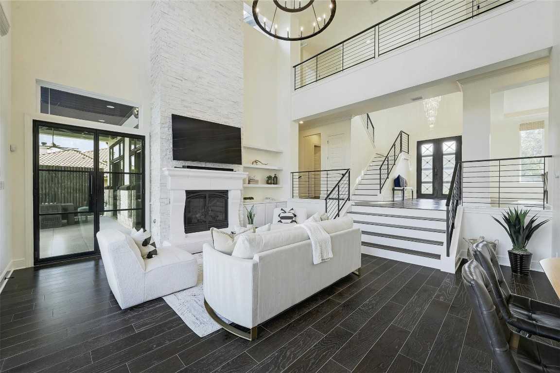 photo 3: 309 Bisset Court, Austin TX 78738