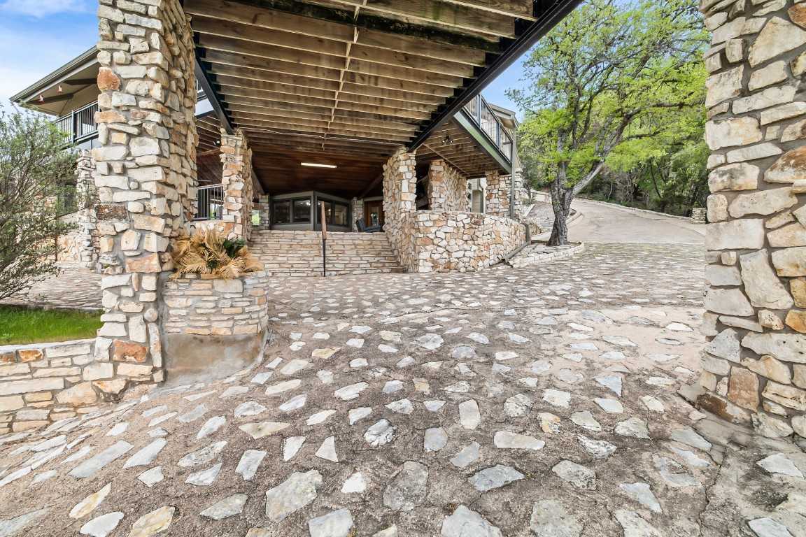 photo 2: 413 Coventry Road, Spicewood TX 78669