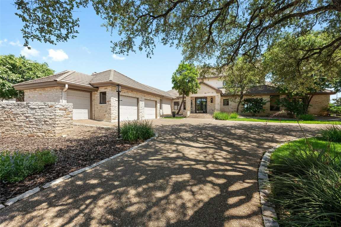 photo 3: 26110 COUNTRYSIDE Drive, Spicewood TX 78669