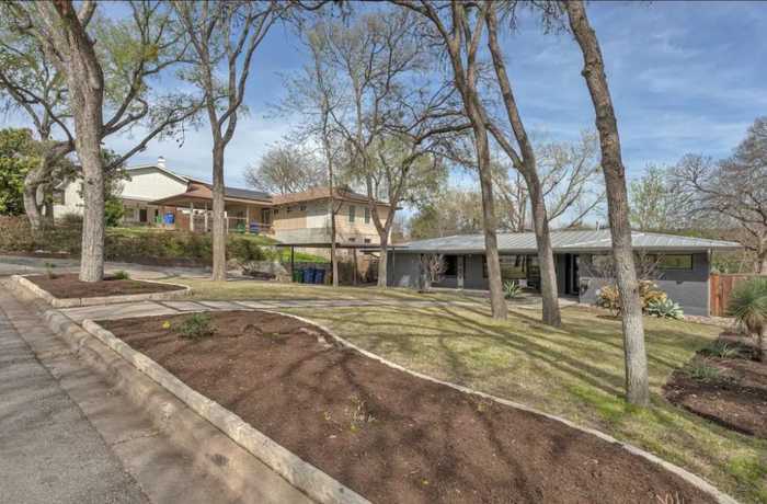 photo 2: 2703 Oak Park Drive, Austin TX 78704