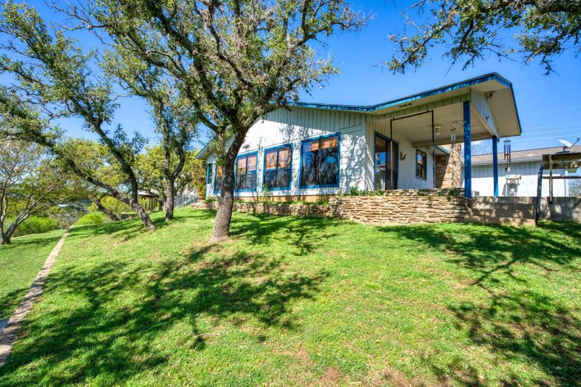 photo 2: 405 Loma Vista Drive, Burnet TX 78611