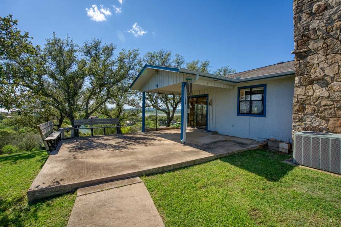 photo 3: 405 Loma Vista Drive, Burnet TX 78611