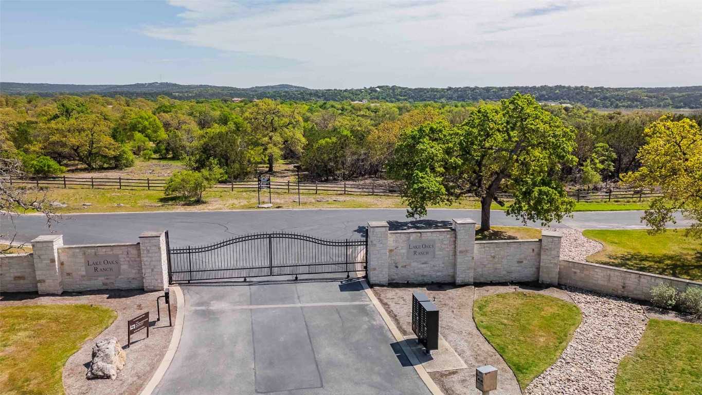 photo 3: 551 Lake View Drive, Spicewood TX 78669