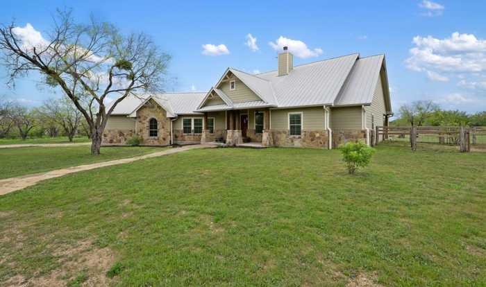 photo 2: 201 Granite Boulevard, Marble Falls TX 78654