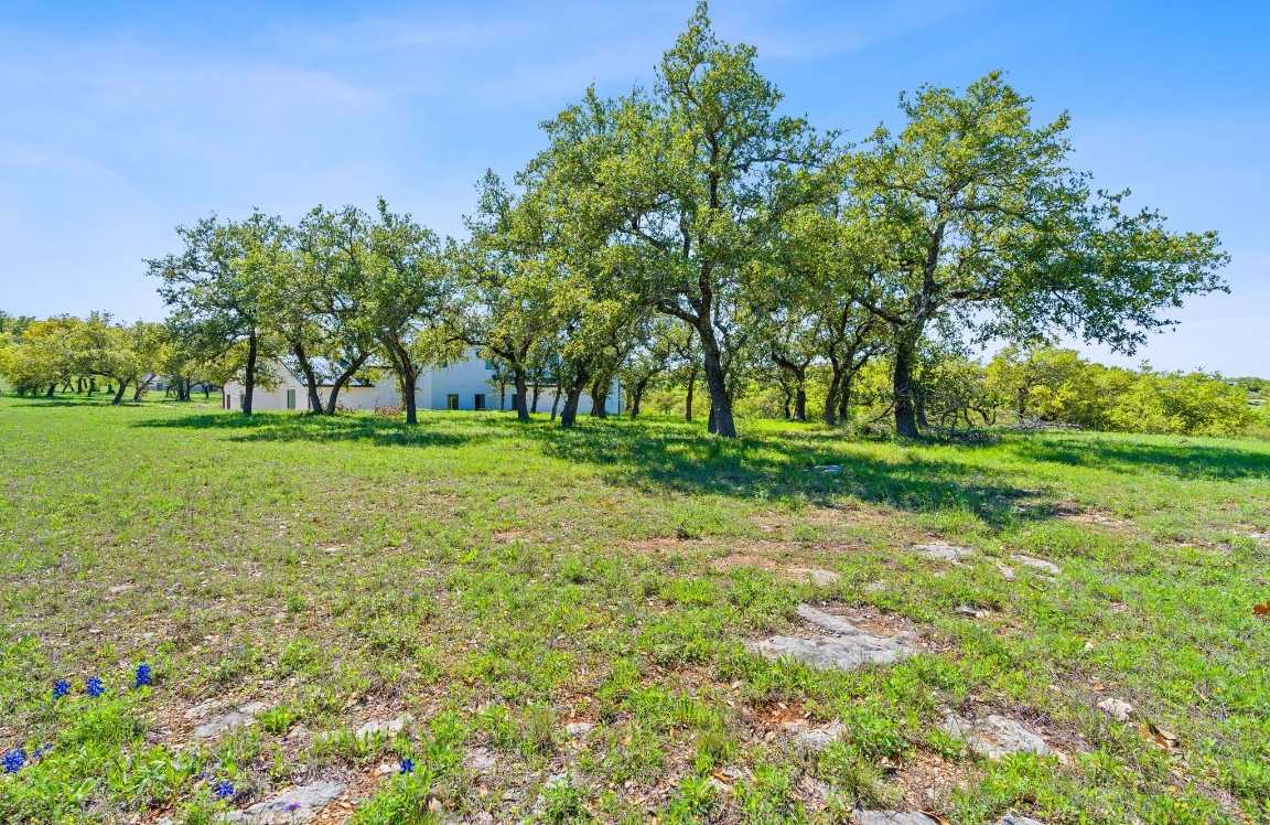 photo 3: 27213 Waterfall Hill Parkway, Spicewood TX 78669