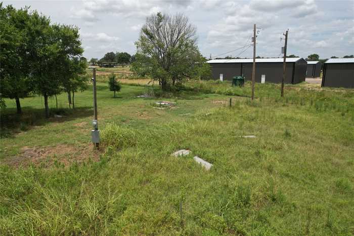 photo 2: 175 Coastal Lane, Luling TX 78648