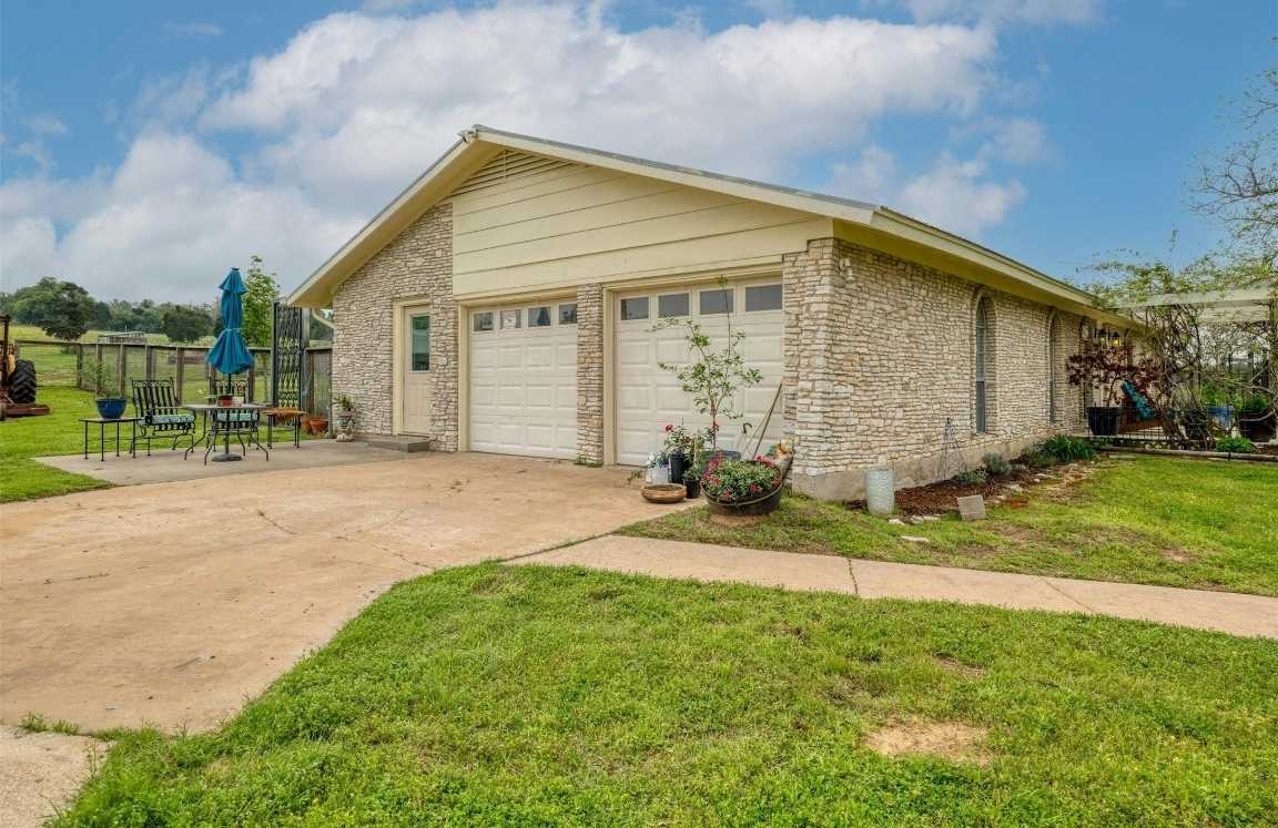 photo 3: 739 Old Sayers Road, Elgin TX 78621