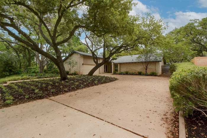 photo 2: 1805 Cresthaven Drive, Austin TX 78704