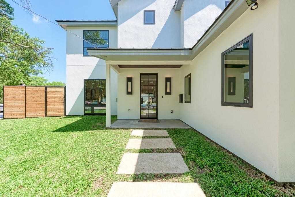 photo 2: 2404 Hancock Drive, Austin TX 78756