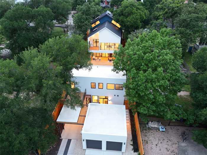 photo 1: 613 W Lynn Street, Austin TX 78703