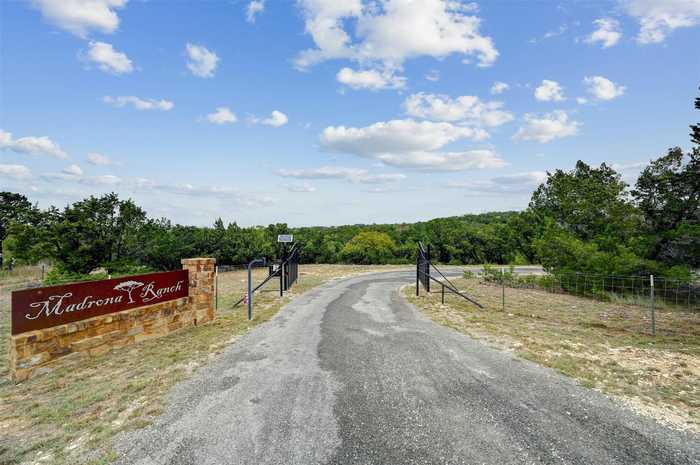 photo 2: 810 Kothmann Road, Dripping Springs TX 78620