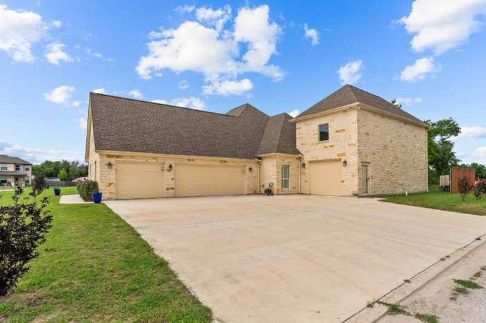 photo 2: 100 Kailynne Court, Thorndale TX 76577