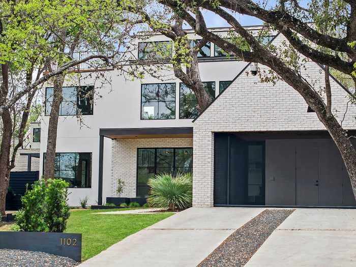 photo 2: 1102 Heritage Way, Austin TX 78703