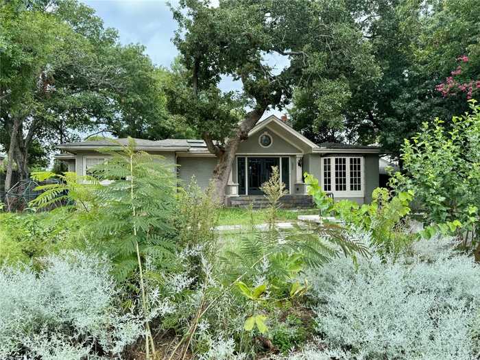 photo 1: 2416 Vista Lane, Austin TX 78703