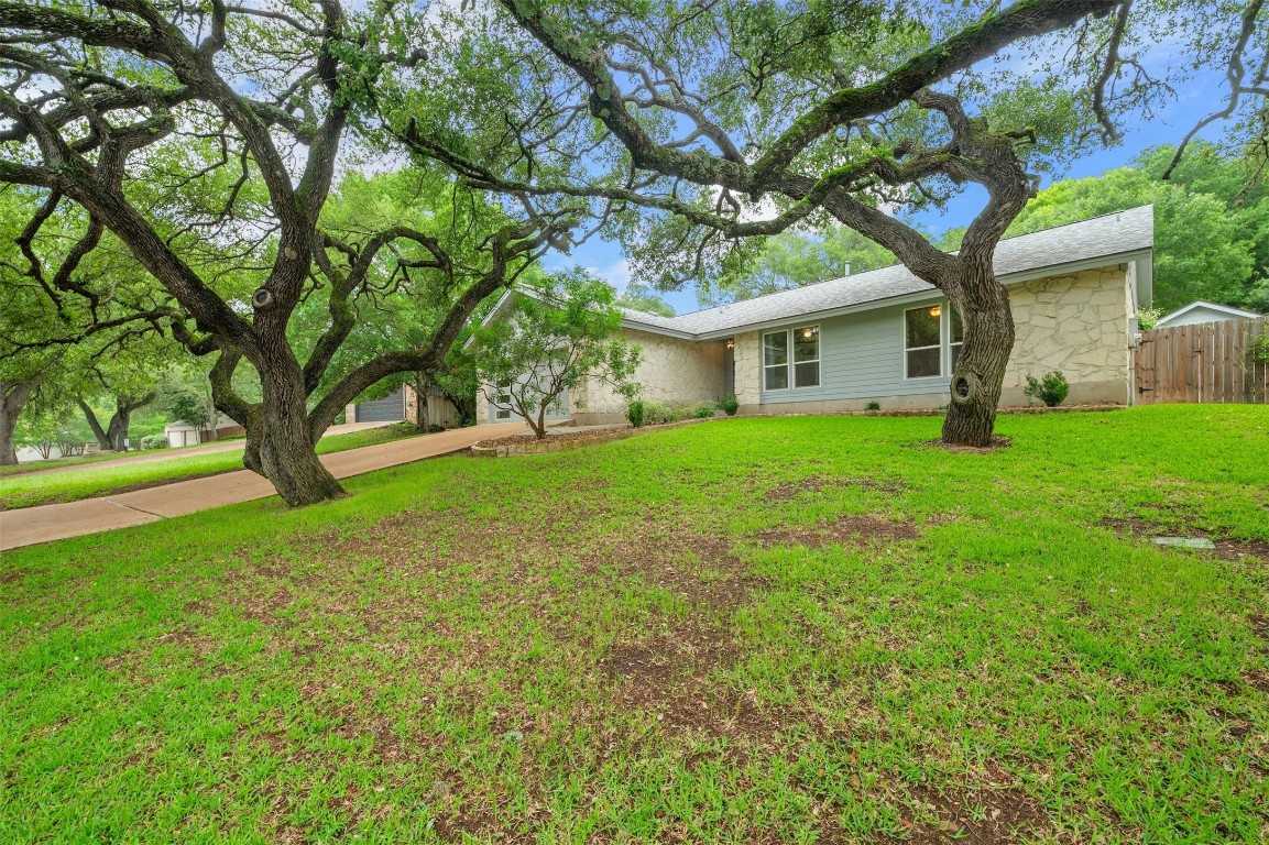 photo 2: 6210 Turtle Point Drive, Austin TX 78746