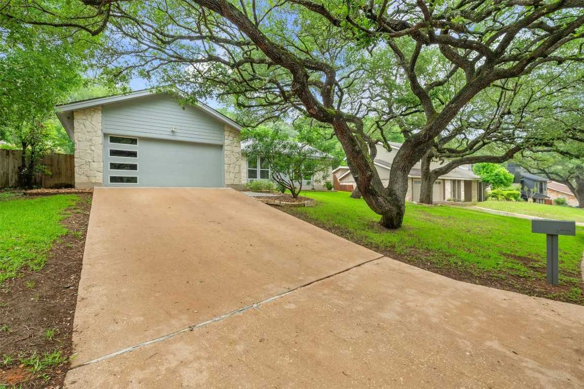 photo 3: 6210 Turtle Point Drive, Austin TX 78746