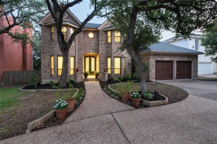 photo 1: 5507 Courtyard Drive, Austin TX 78731