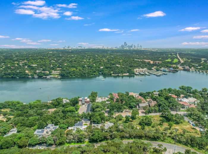 photo 2: 1908 Lakeshore Drive, Austin TX 78746