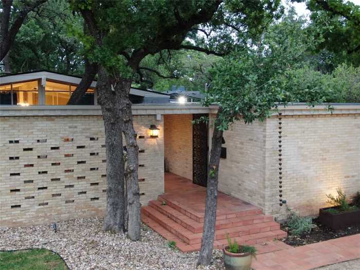 photo 2: 4102 Farhills Drive, Austin TX 78731