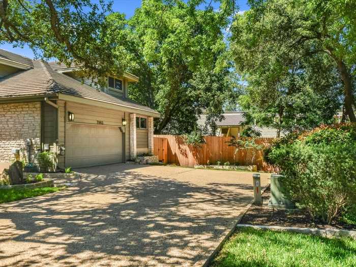 photo 2: 7963 Mesa Trails Circle, Austin TX 78731