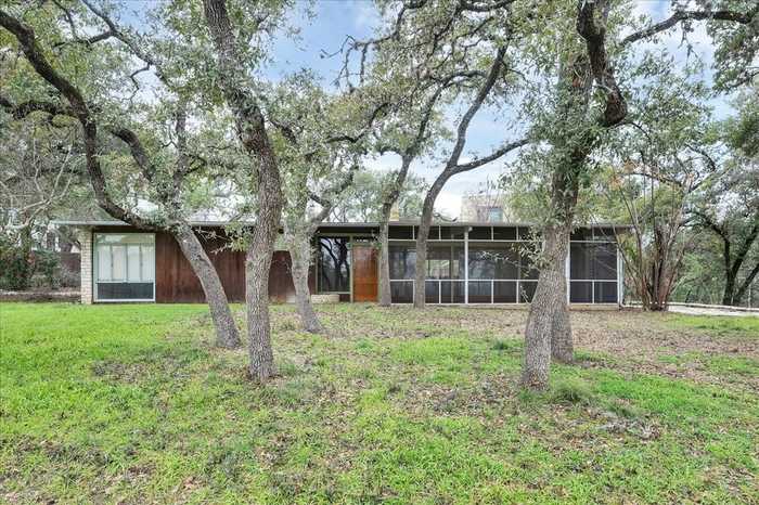 photo 1: 2609 Stratford Drive, Austin TX 78746