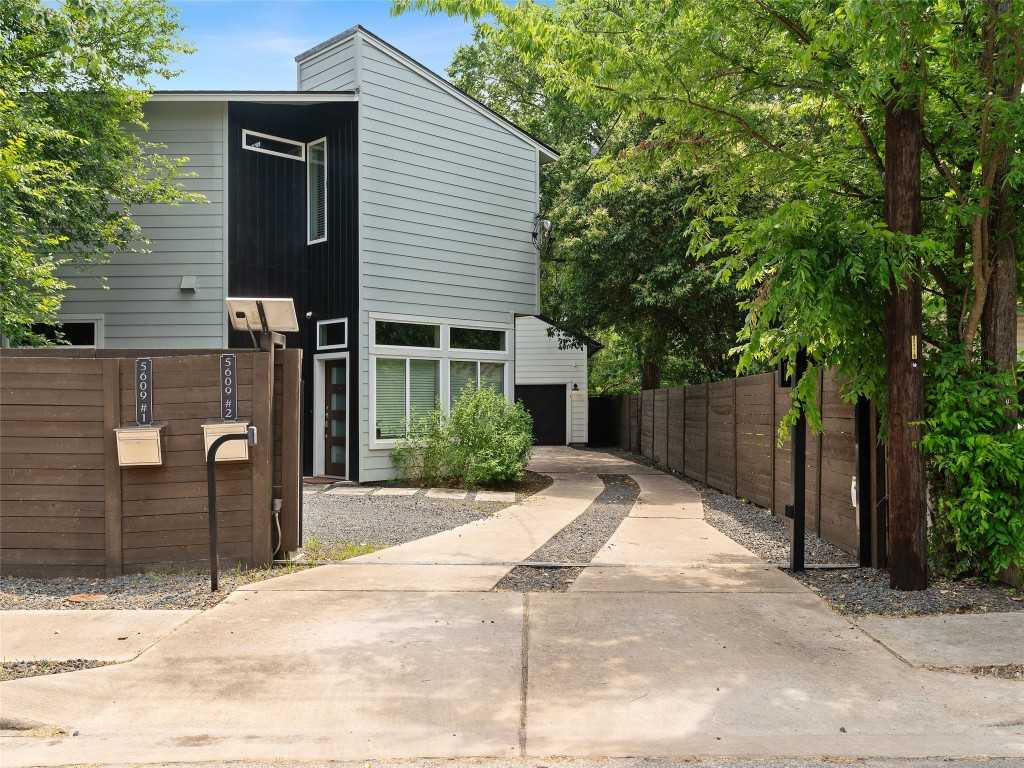 photo 2: 5609 Tura Lane Unit B, Austin TX 78721