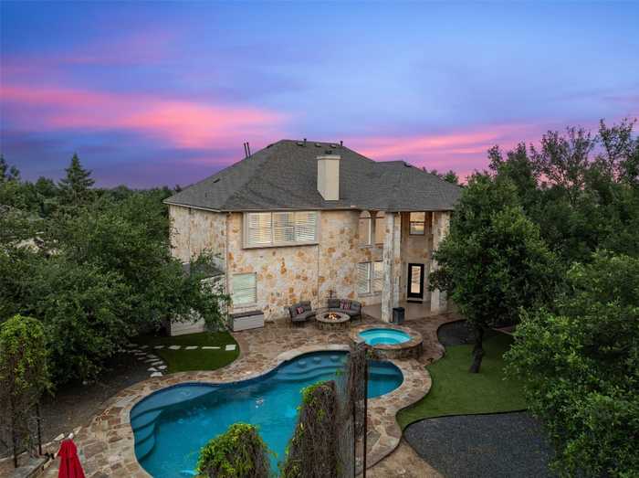 photo 2: 10904 La Estrella Cove, Austin TX 78739