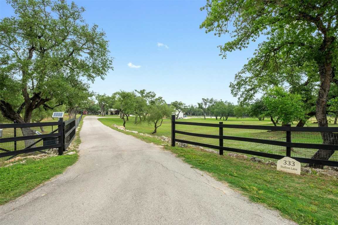 photo 3: 333 Stallion Lane, Dripping Springs TX 78620