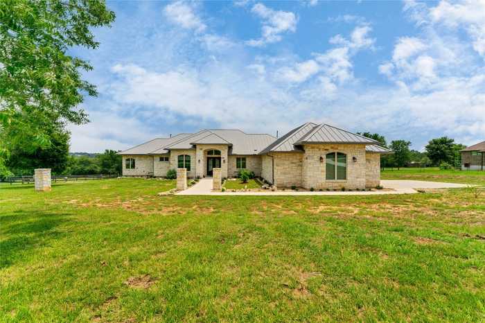 photo 2: 145 Pavilion Drive, Cedar Creek TX 78612