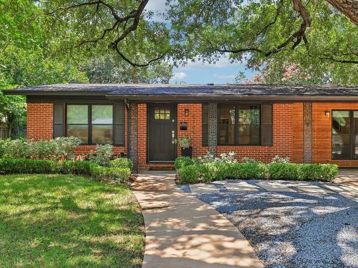 photo 2: 5706 Fairlane Drive, Austin TX 78757