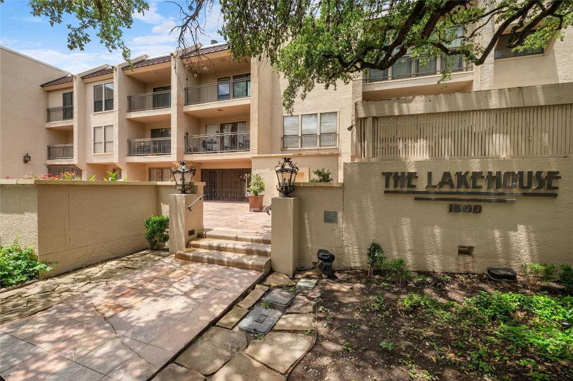 photo 2: 1500 Scenic Drive Unit 305, Austin TX 78703