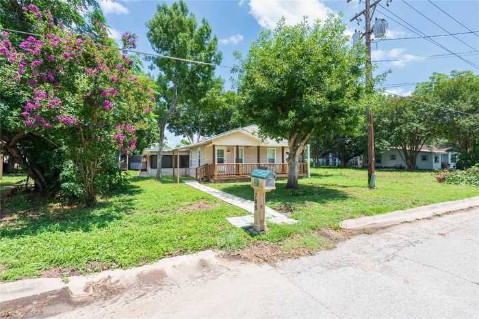 photo 1: 705 S Laurel Avenue, Luling TX 78648