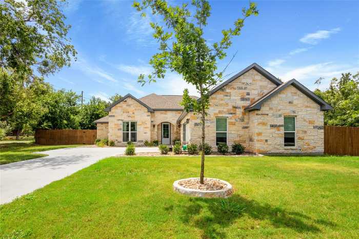 photo 1: 503 E 2nd Street, Elgin TX 78621