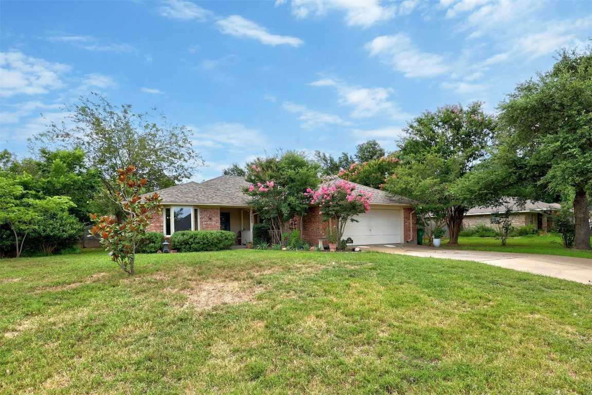 photo 2: 1404 Sagewood Drive, Taylor TX 76574